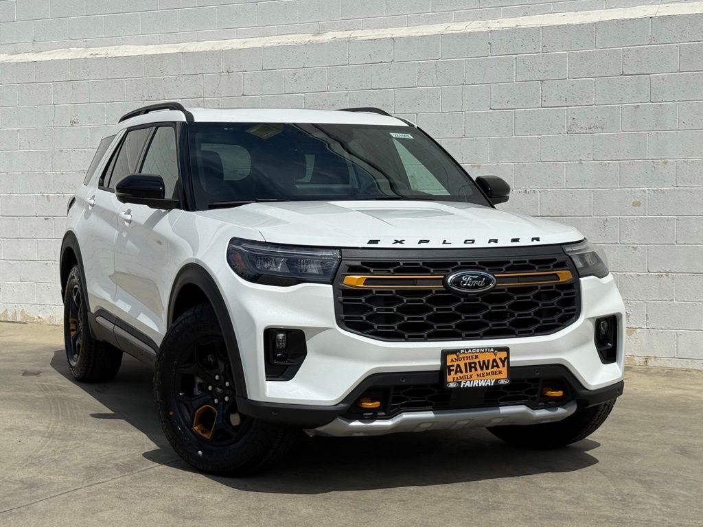 New 2026 Star White Metallic Tri-Coat Ford Tremor® image 2