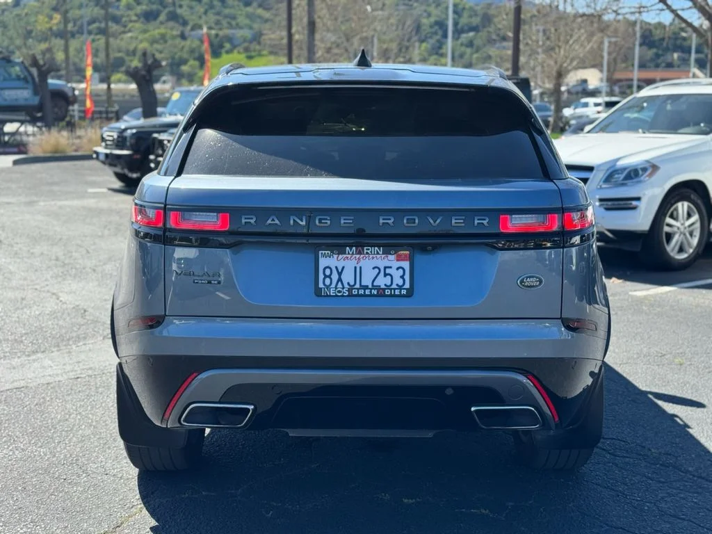 Used 2019 Byron Blue Metallic Land Rover SE R-Dynamic image 8