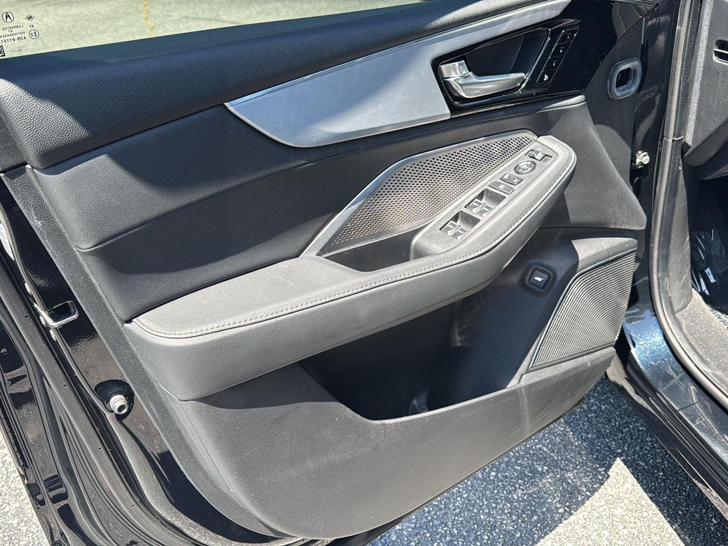 Used 2024 Majestic Black Pearl Acura Base image 17
