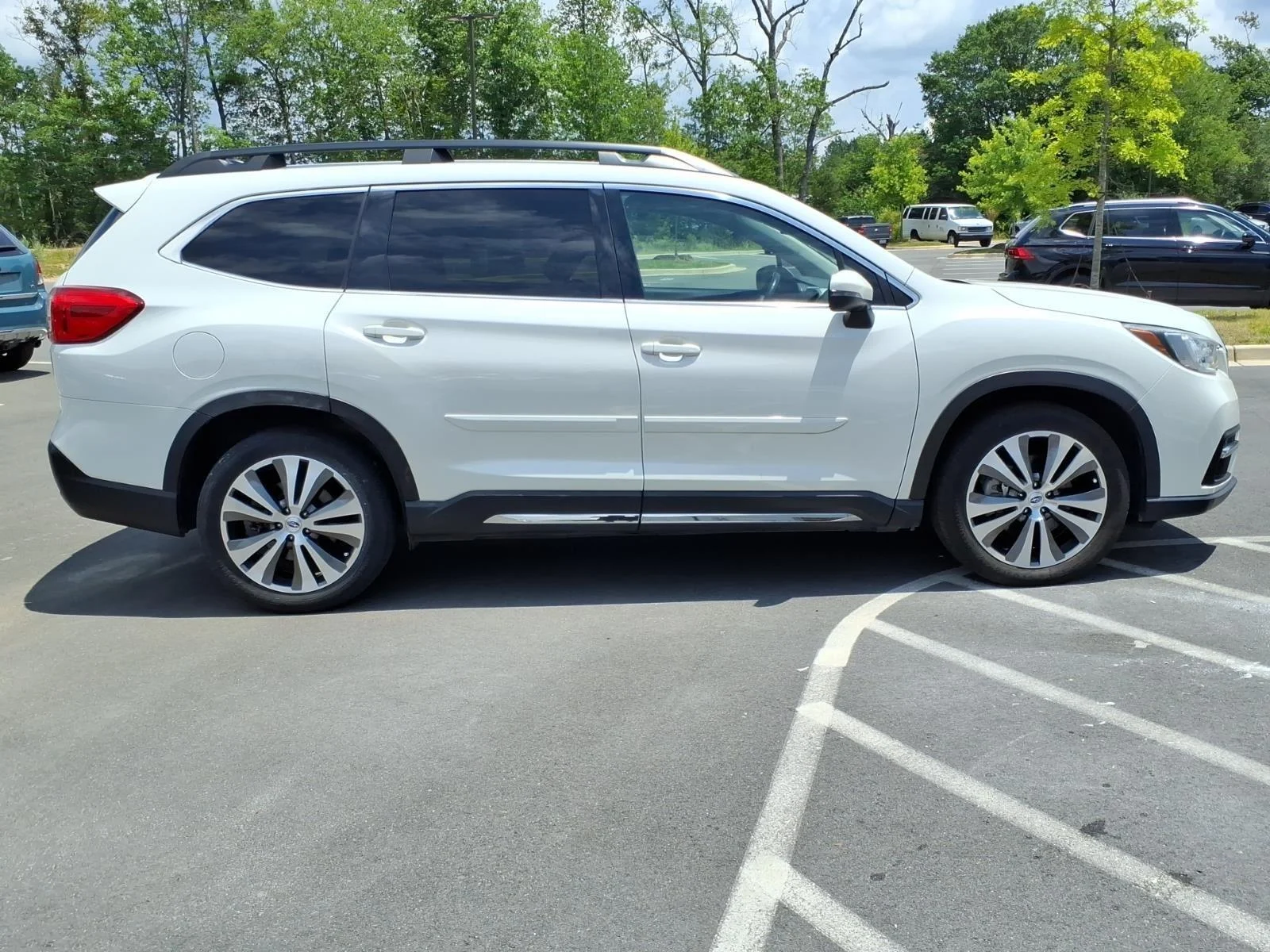 Used 2022 Crystal White Pearl Subaru Limited image 10