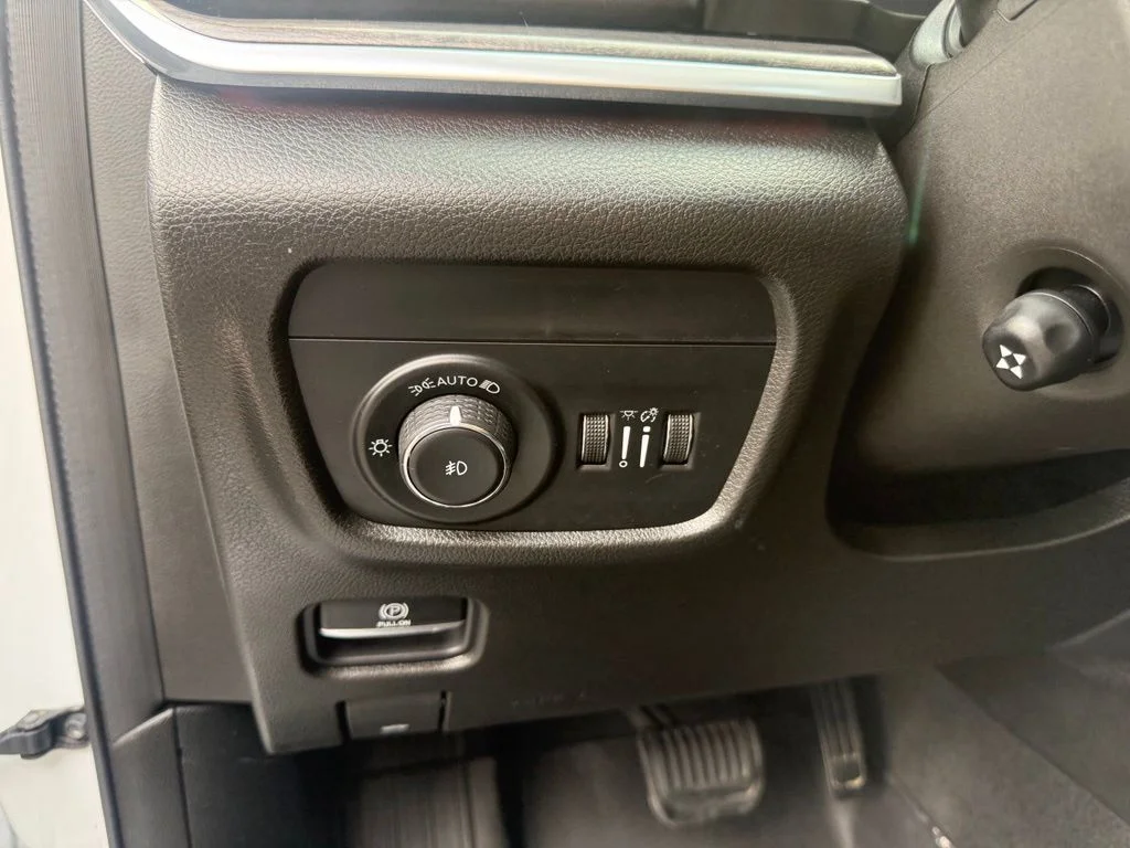 Used 2021 White/off-white Jeep Overland image 15