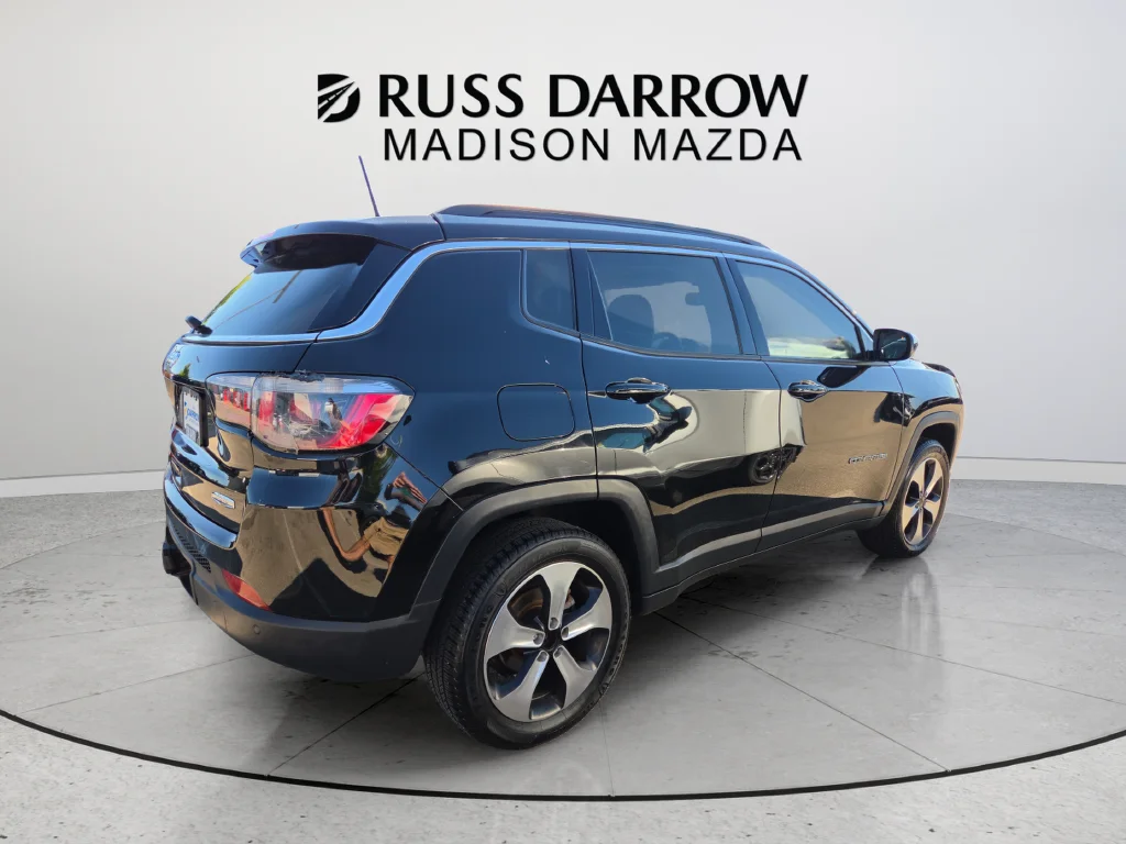 Used 2017 Black Jeep Latitude image 6