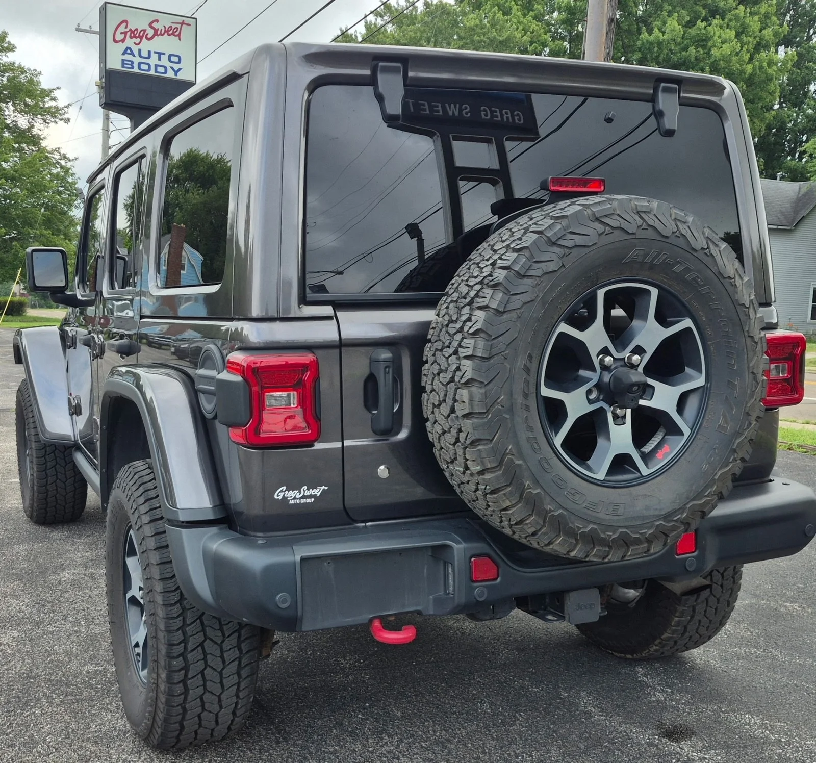 Used 2018  Jeep Rubicon image 11