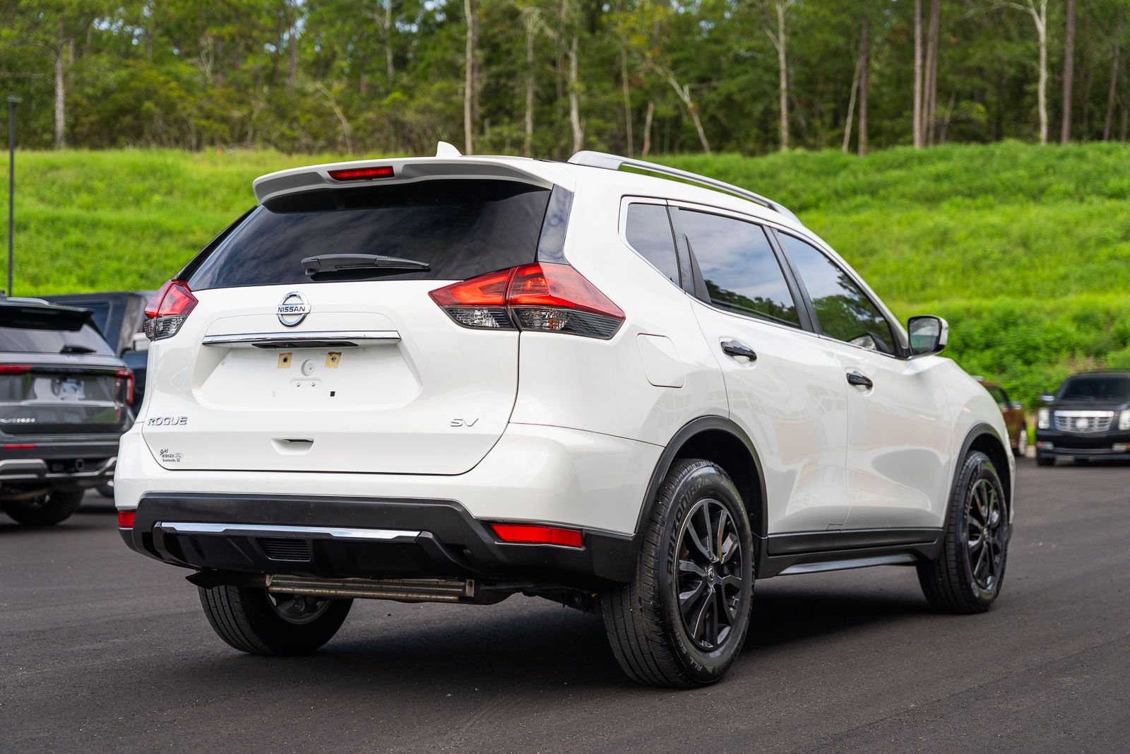 Used 2018 Glacier White Nissan SV image 7