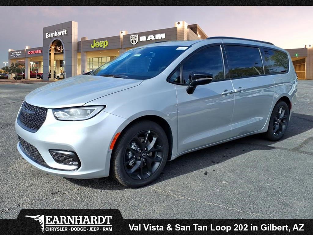 2026 Chrysler Pacifica Limited's photo