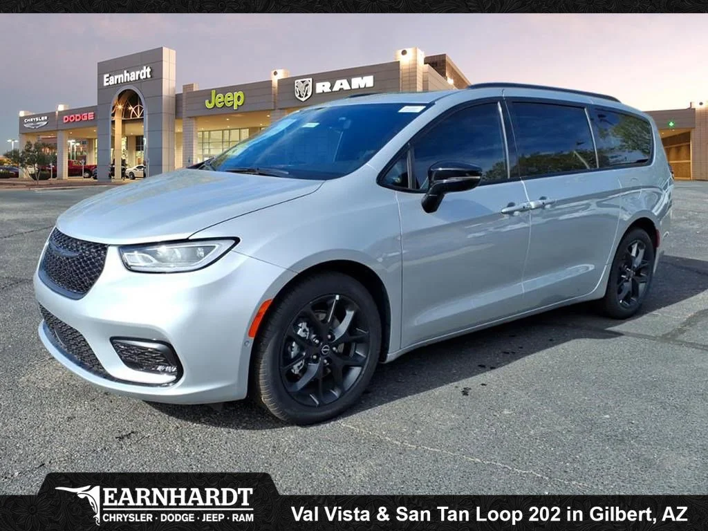 2026 Chrysler Pacifica Limited's photo
