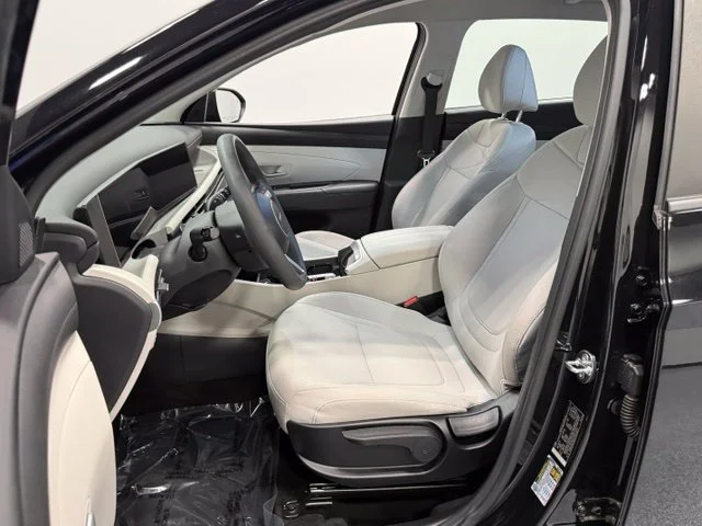 Used 2025 Black Hyundai SE image 10