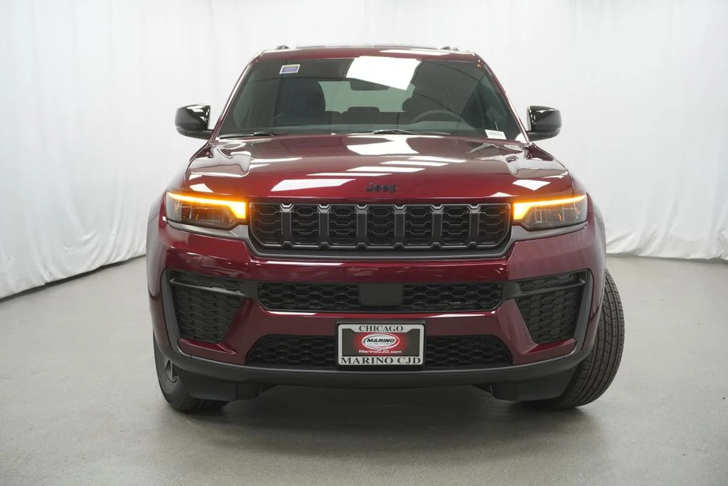 New 2026 Velvet Red Pearl-Coat Exterior Paint Jeep Altitude image 7