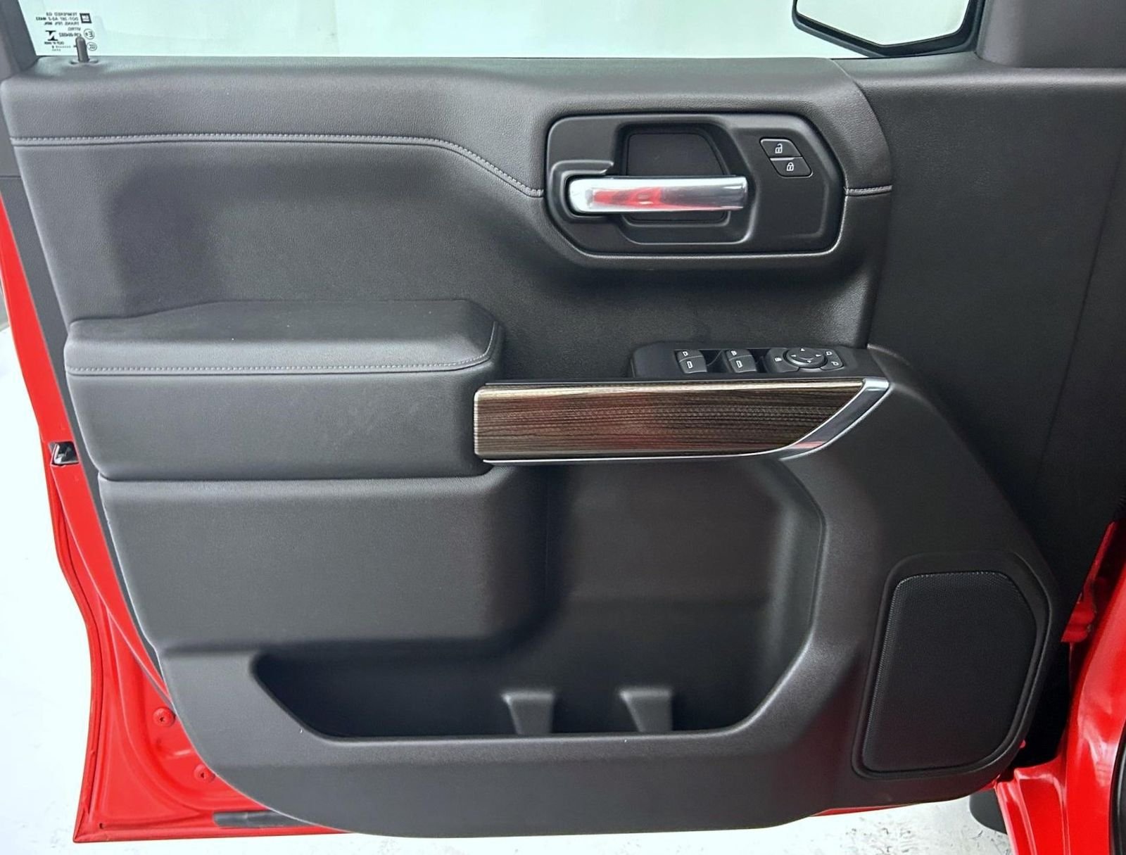 Used 2019 Red Chevrolet RST image 9