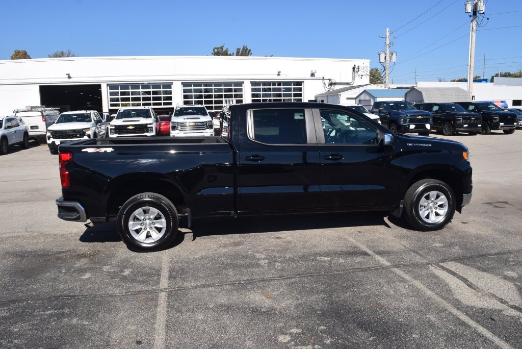 Used 2023 BLACK Chevrolet LT image 8