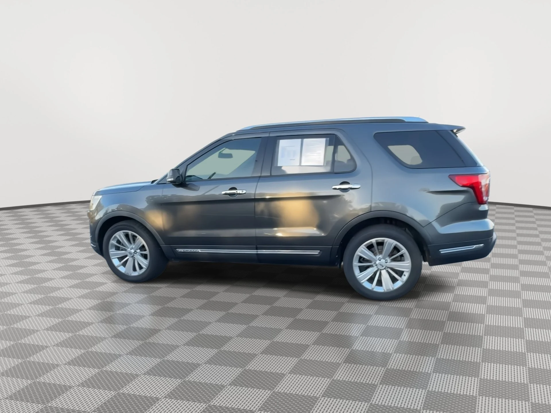 Used 2019 Magnetic Ford Limited image 5