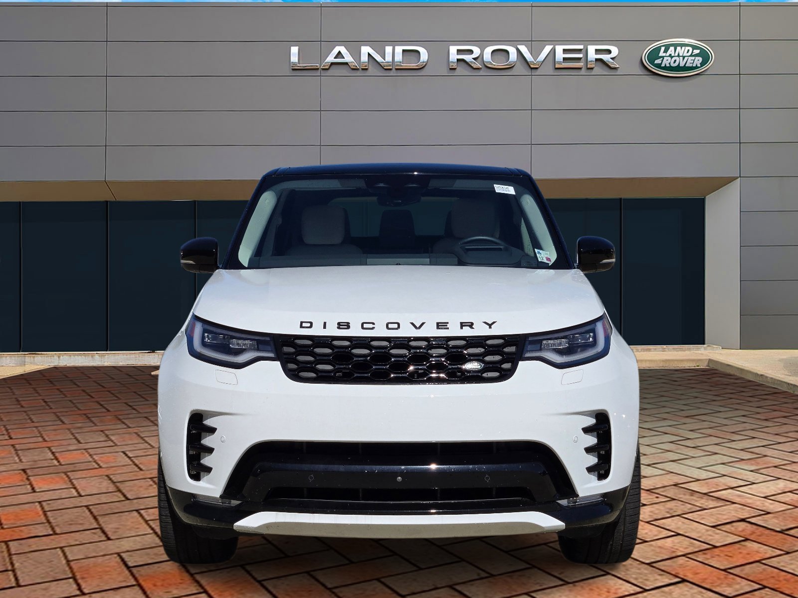 Used 2025 Fuji White Land Rover Dynamic SE image 2