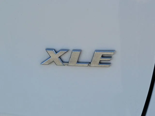 Used 2022 White Toyota XLE image 33