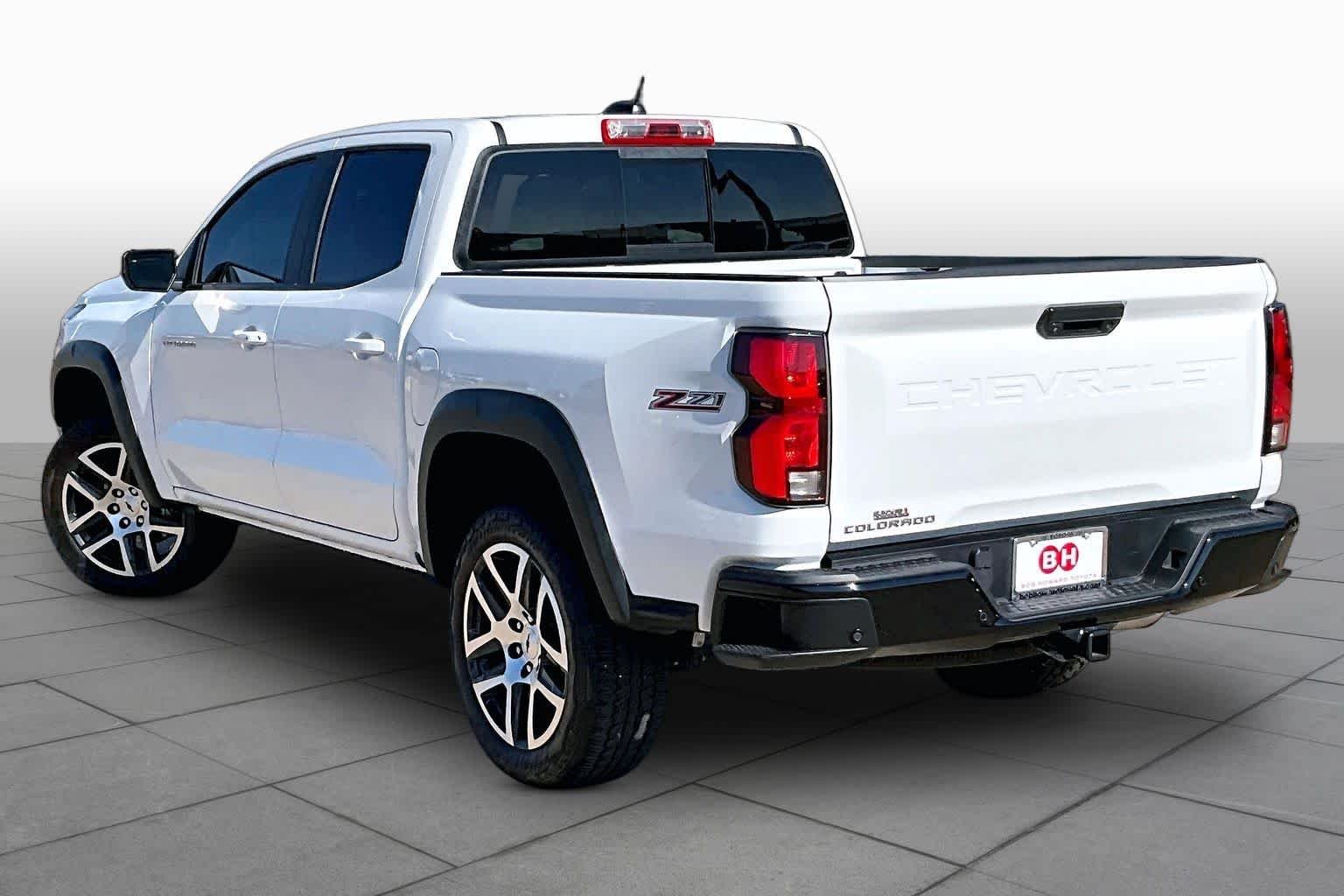 Used 2024 Summit White Chevrolet 4WD Z71 image 12