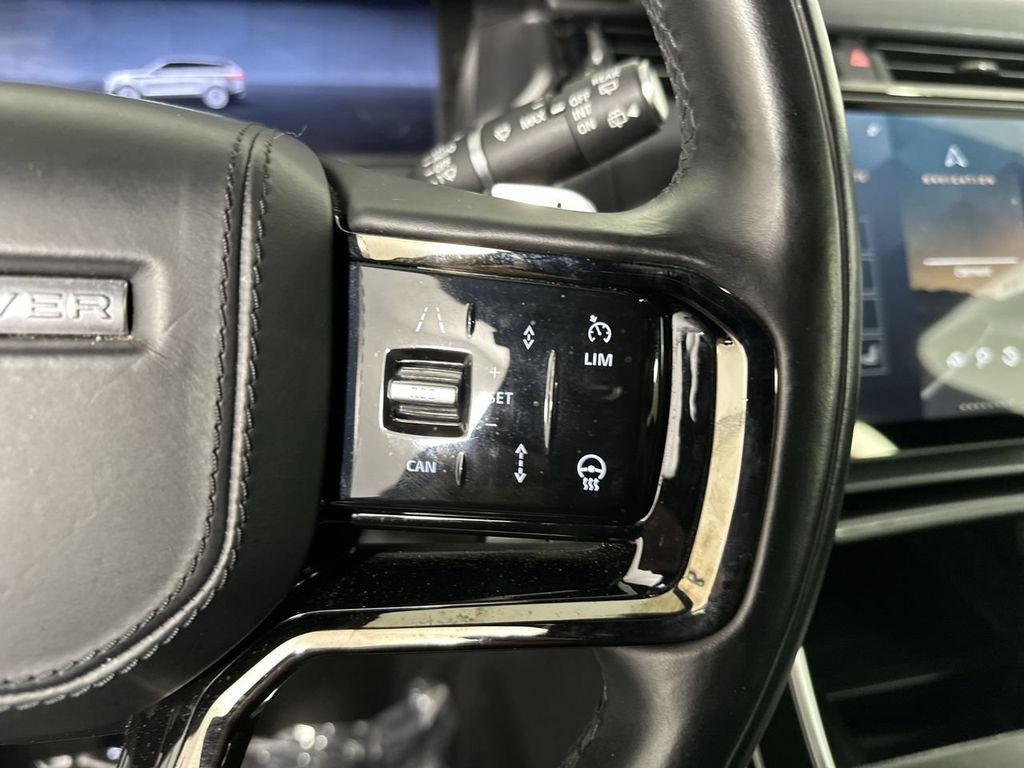 Used 2025  Land Rover Dynamic SE image 8