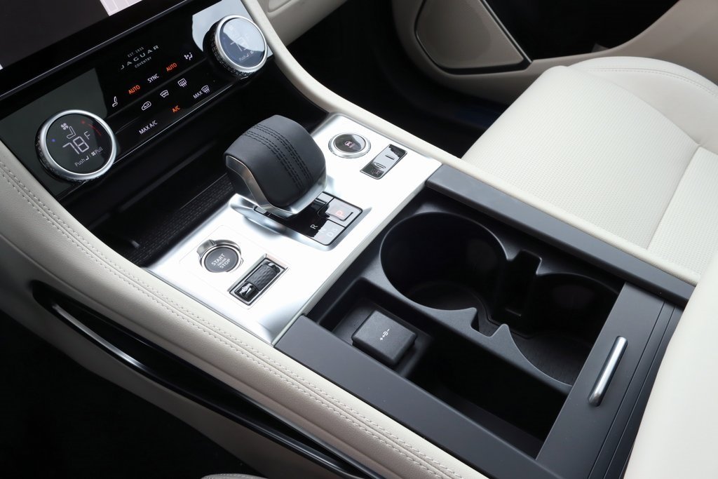 2026 JAGUAR F-PACE - Image 31