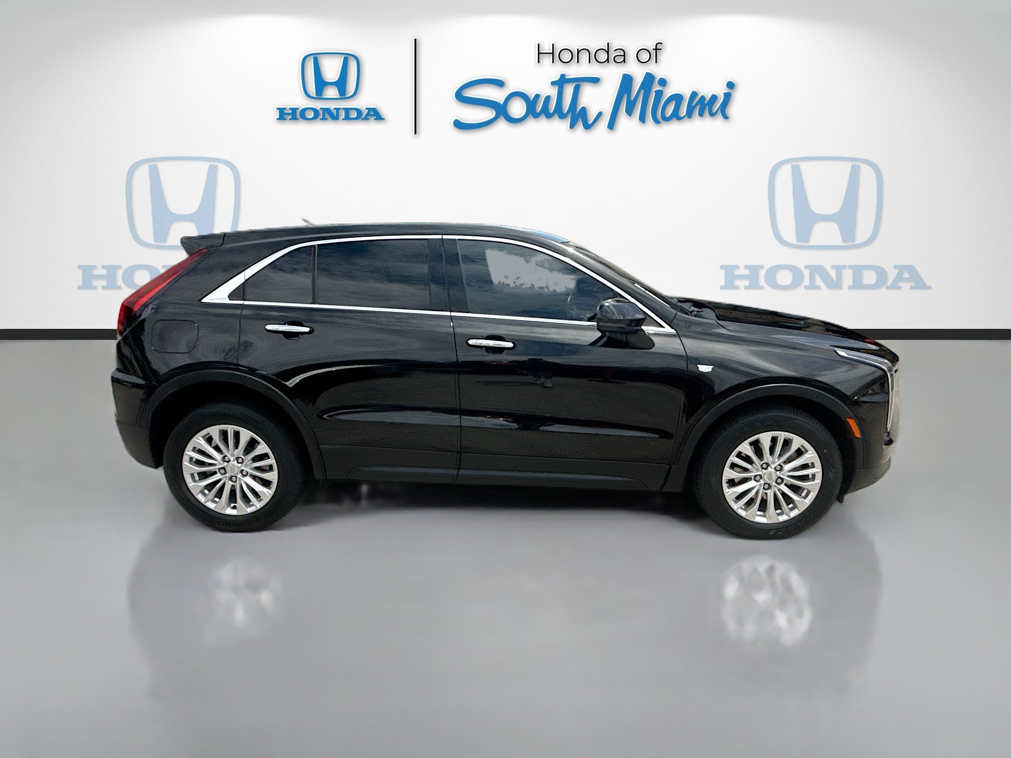 Used 2024 Stellar Black Metallic Cadillac FWD Luxury image 8