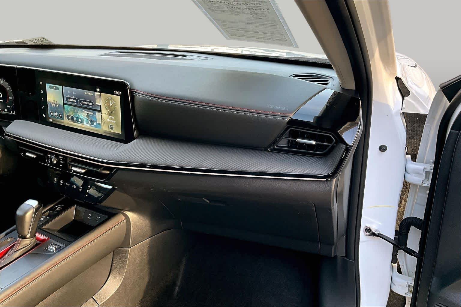 Certified Used 2025 Aspen White Tricoat Nissan SR image 18