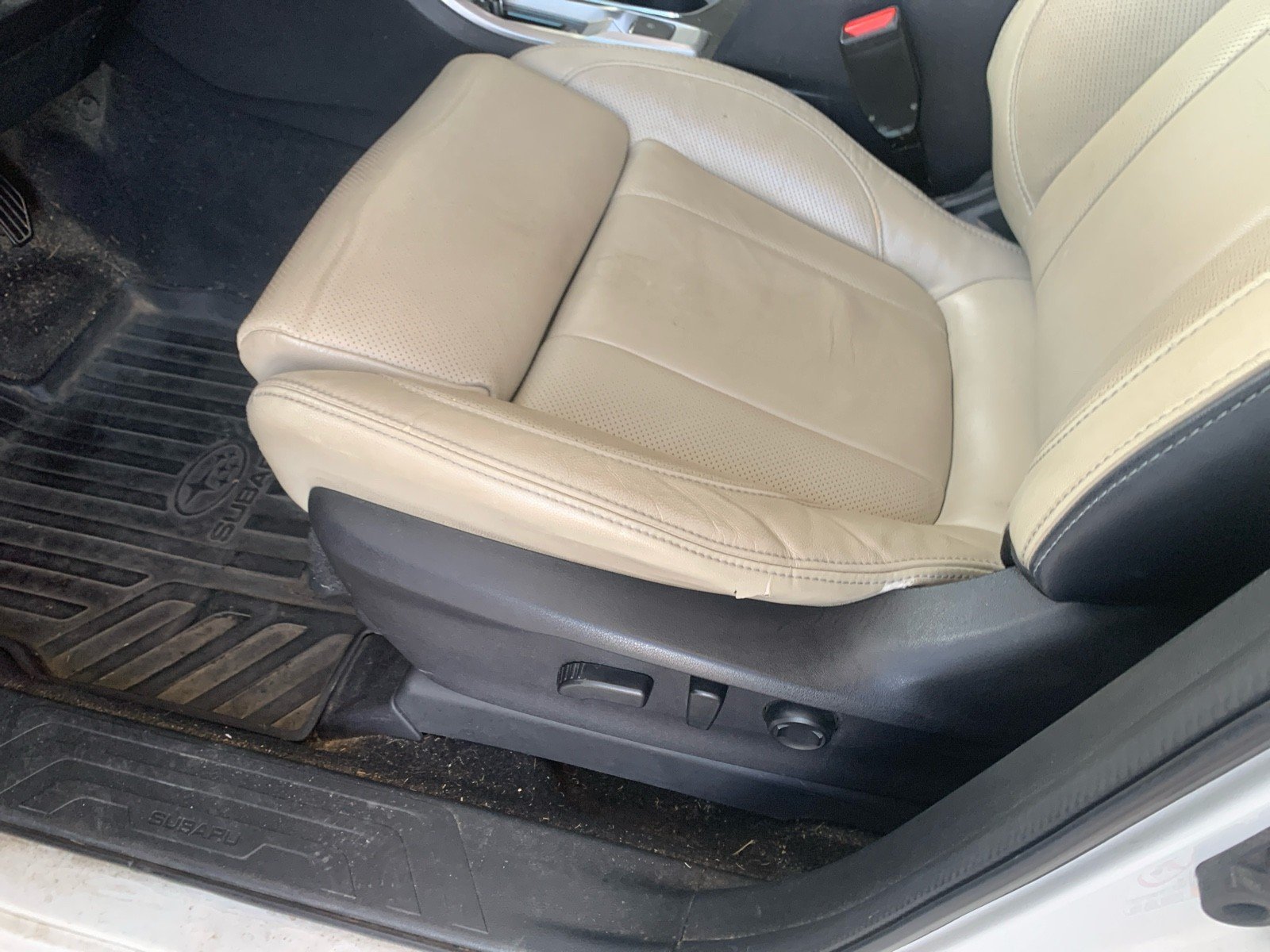 Used 2020 Crystal White Pearl Subaru Limited image 7