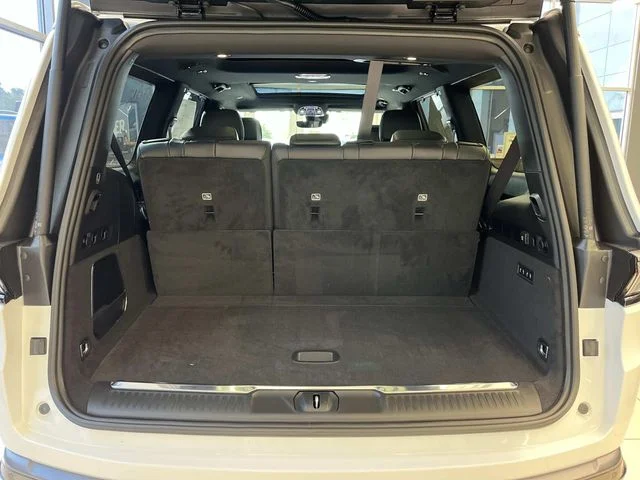 New 2026 Bright White Clear-Coat Exterior Paint Jeep Summit Obsidian image 20