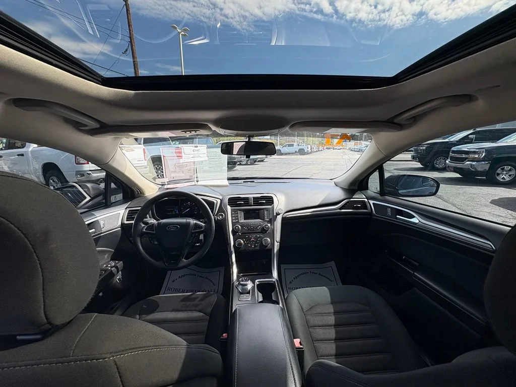 Used 2017  Ford Hybrid SE image 19