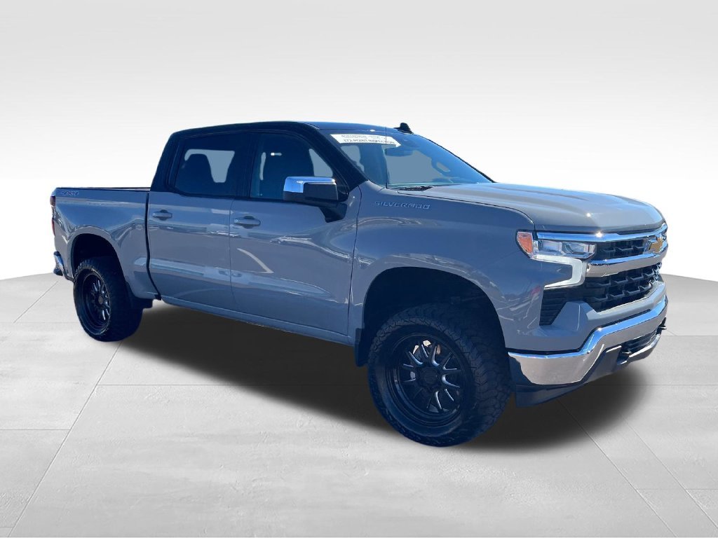 Used 2024 Gray Chevrolet LT image 7