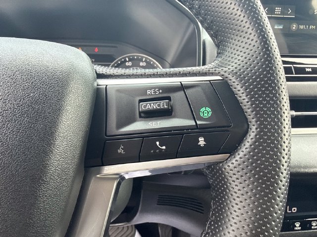 Used 2025  Mitsubishi SE image 27