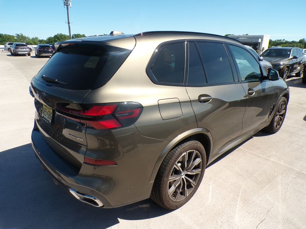 Certified Used 2026 Manhattan Green Metallic BMW xDrive40i image 3