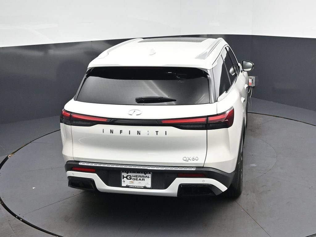Certified Used 2023 White INFINITI LUXE image 36