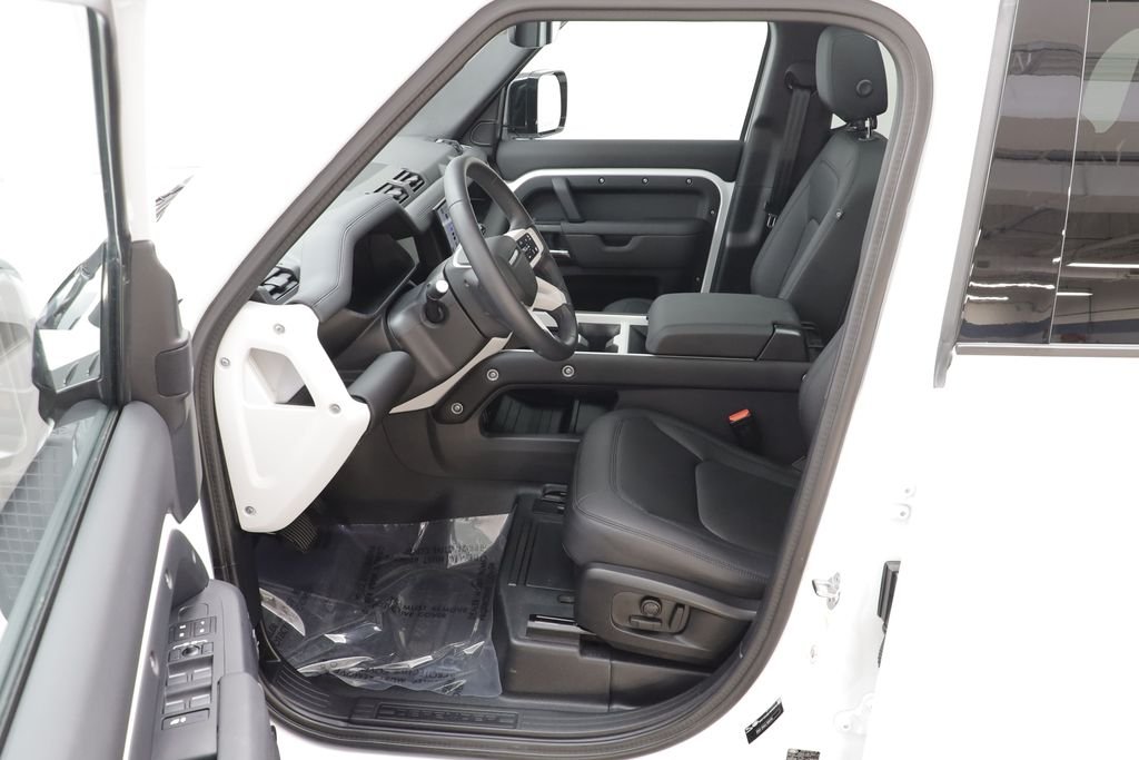 Used 2025 White Land Rover S image 6