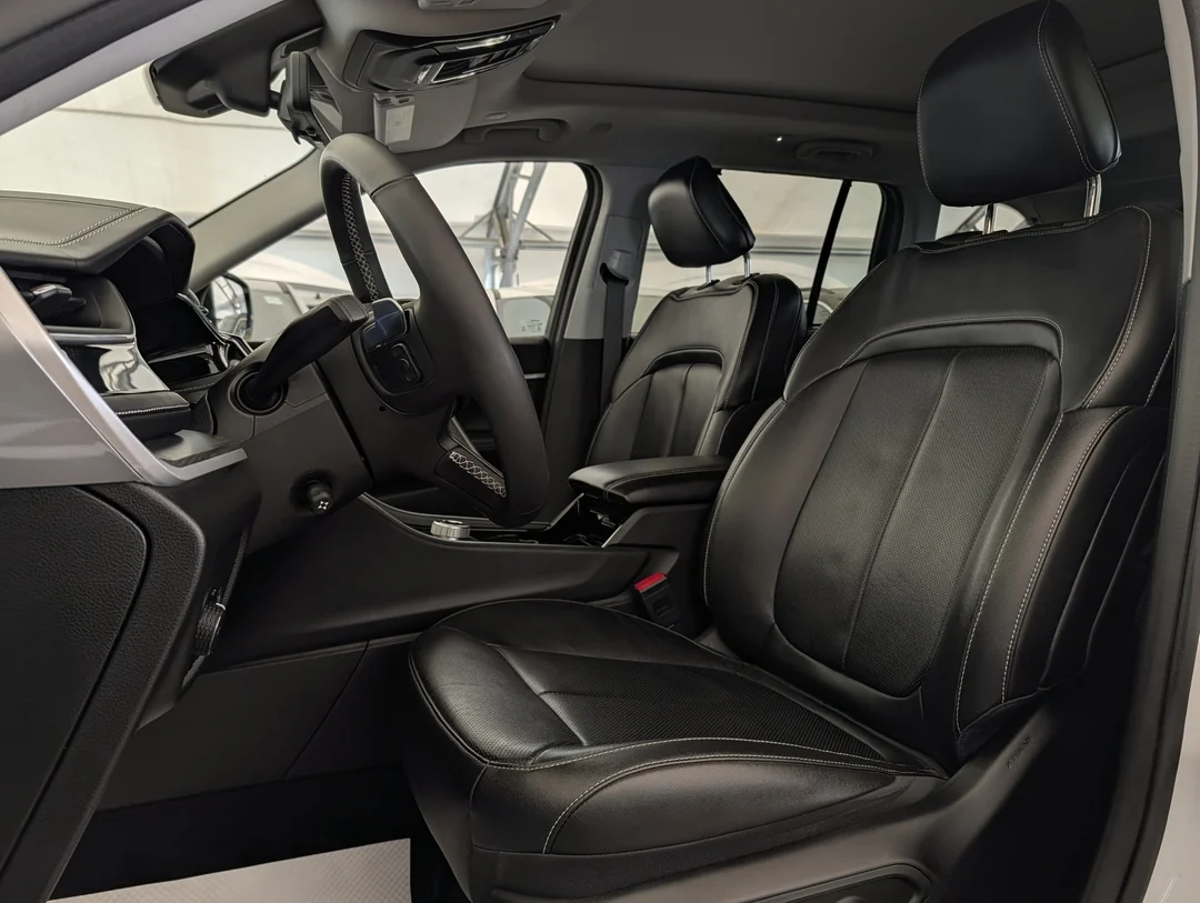 Certified Used 2023 White Jeep Limited - - 4x4 - Luxury Tech II - Command View Sunroof - Passenger Display & More! image 15