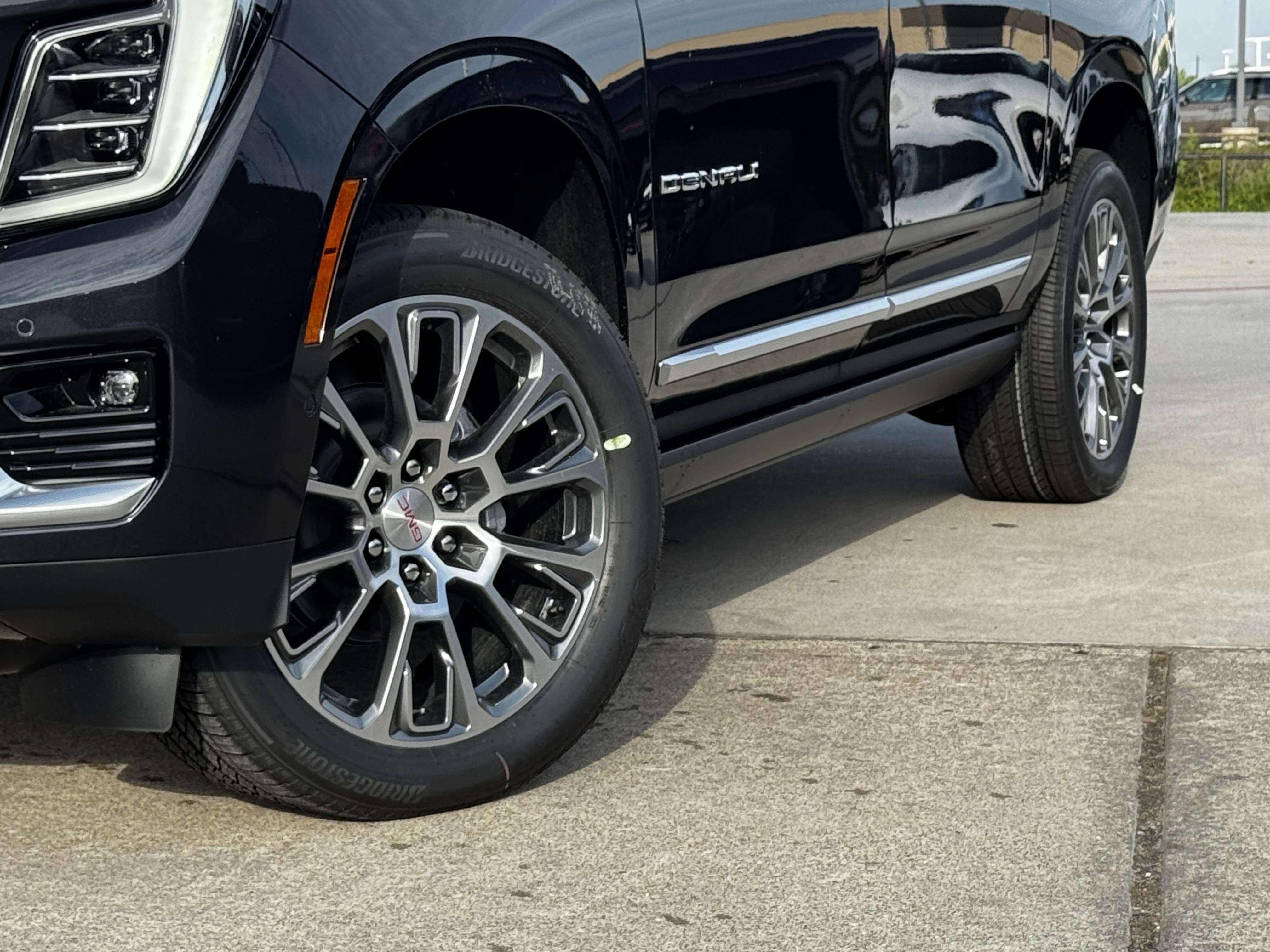 2026 GMC Yukon XL Denali - Photo 11