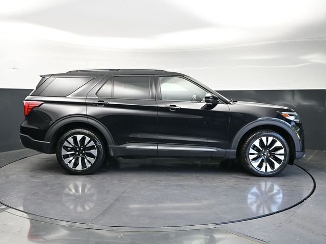 Used 2025 Black Metallic Ford Platinum image 4