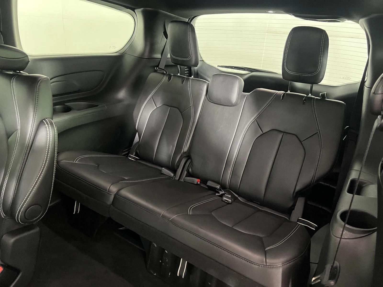 Used 2026 Diamond Black Crystal Pearlcoat Chrysler Select image 16