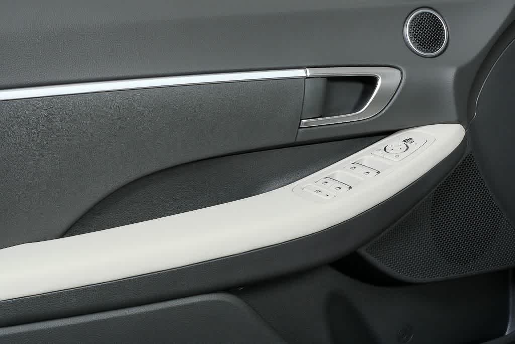 New 2026 Carbon Blue Hyundai SE image 33