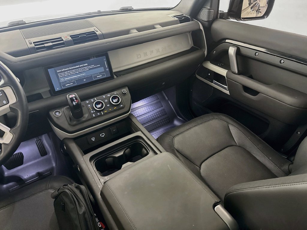 Used 2024 Black Land Rover X-Dynamic SE image 22