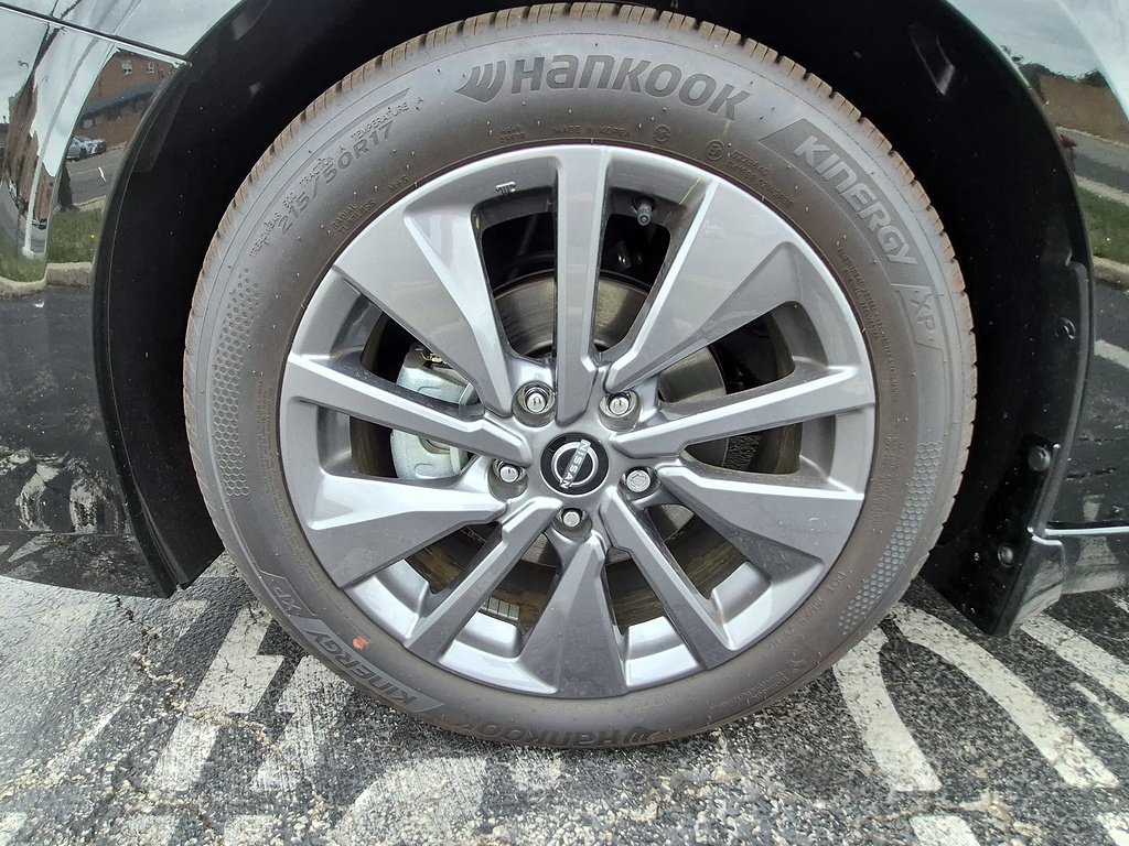 Used 2026 Super Black Nissan SL image 41