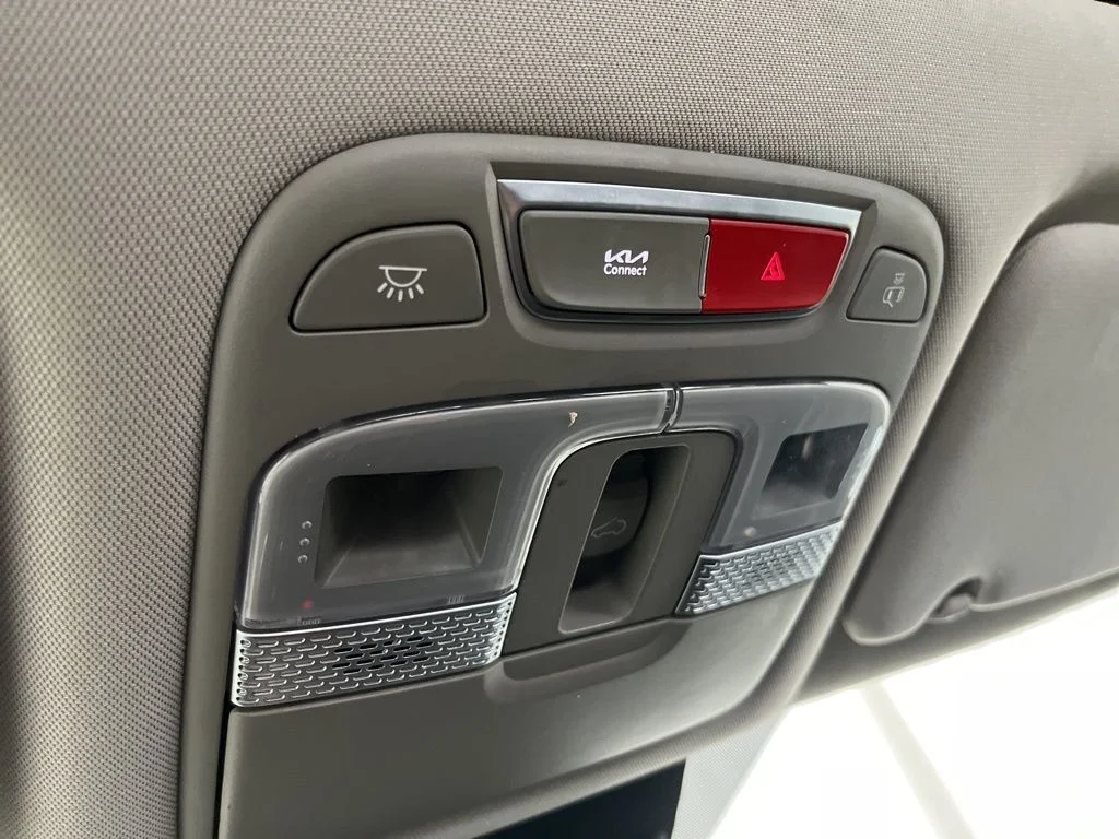 Used 2023 Red Kia S image 18
