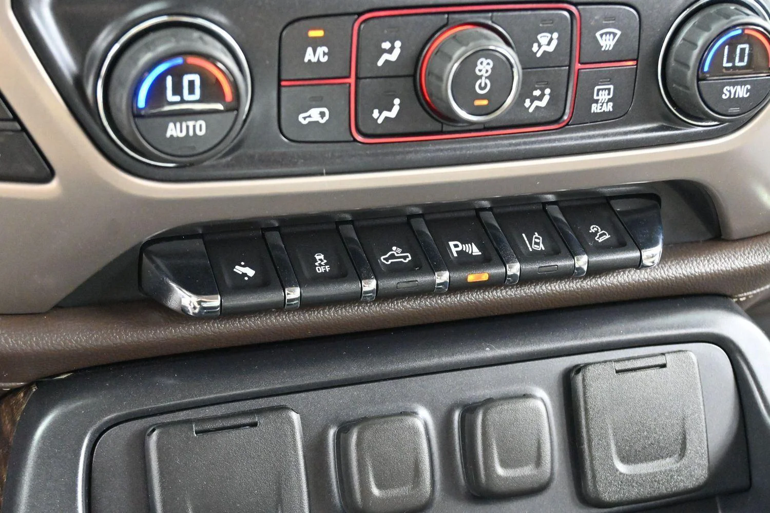 Used 2015 Onyx Black GMC Denali image 20
