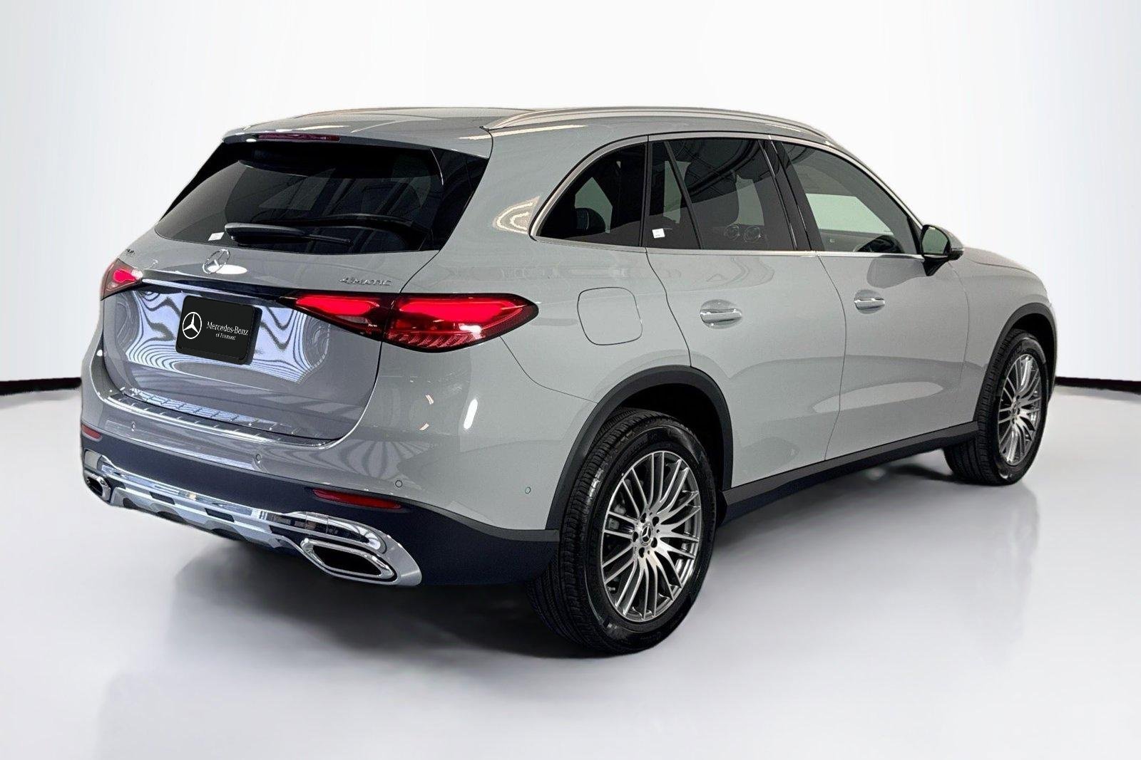 New 2026 Manufaktur Alpine Grey Mercedes-Benz GLC 300 image 5