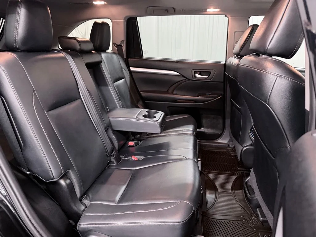 Used 2019 Black Toyota XLE image 37
