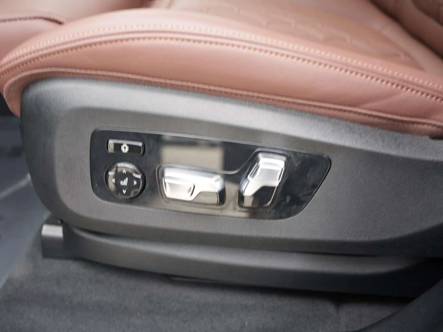 Used 2026 Aventurin Red Metallic BMW xDrive40i Sports Activity Vehicle image 18