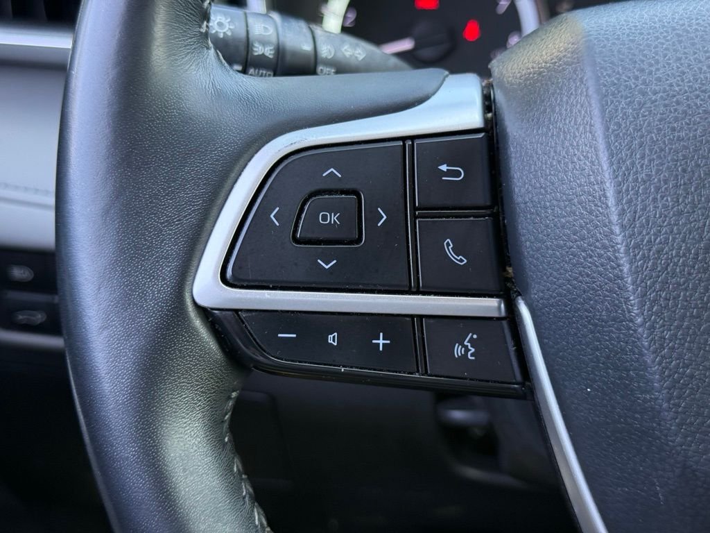 Used 2023 Beige Toyota XLE image 31