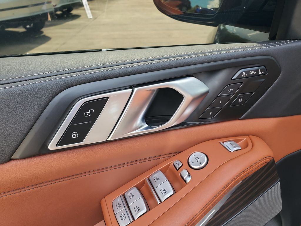 Used 2025 Green BMW M60i image 22