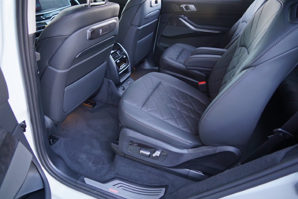 New 2027 Alpine White BMW xDrive40i image 33