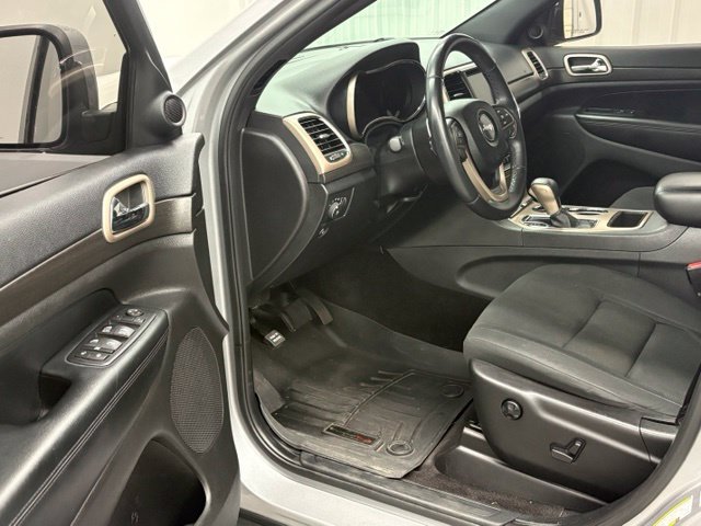 Used 2016 Silver Jeep Laredo image 13