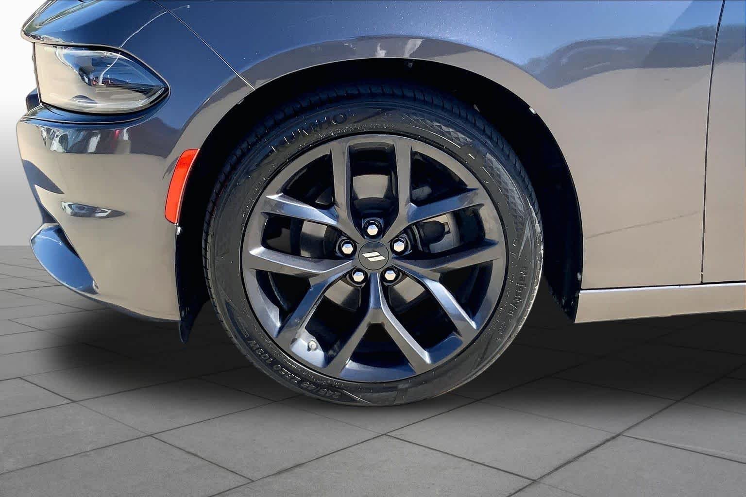 Used 2022 Granite Pearlcoat Dodge SXT image 10