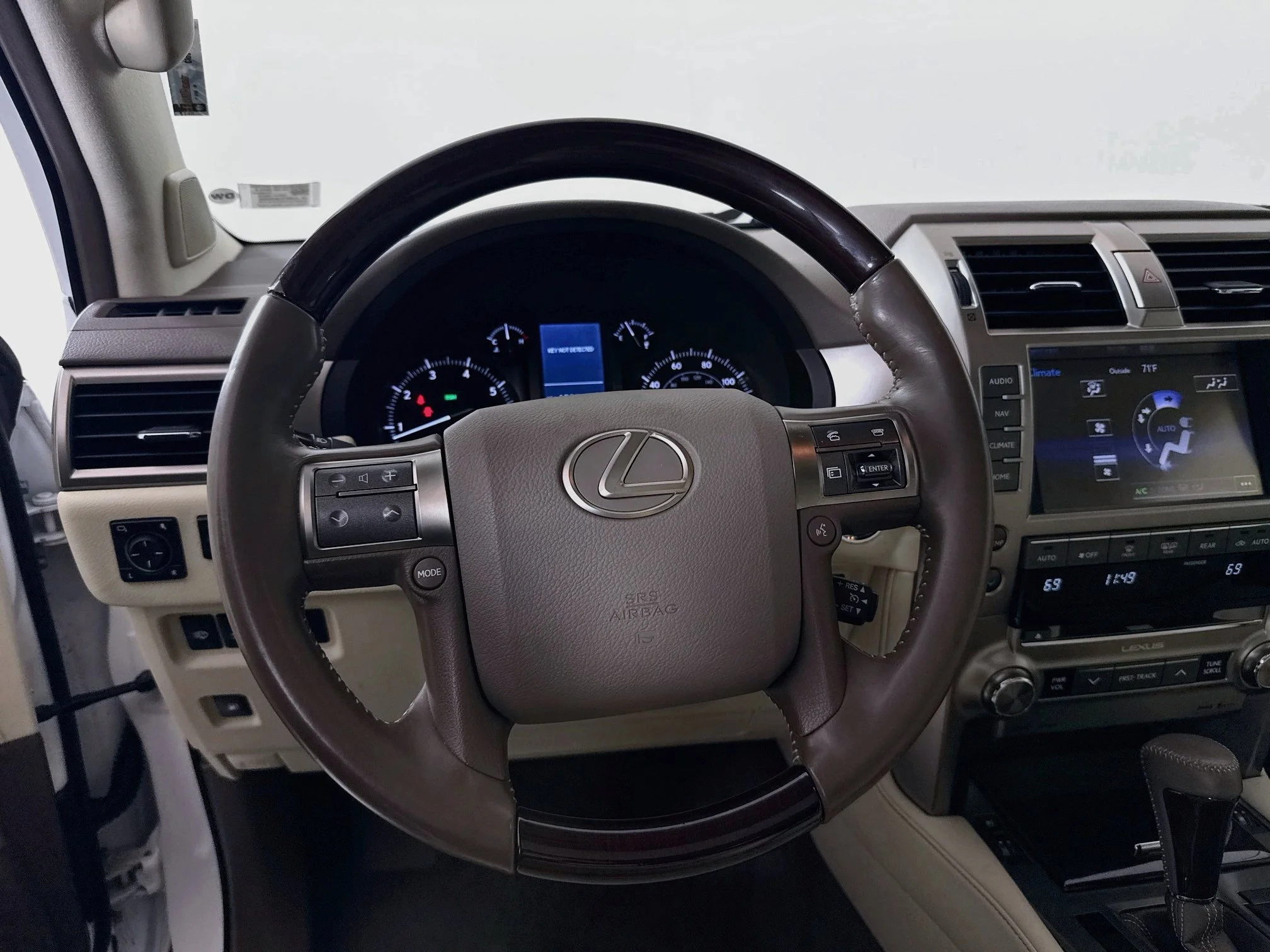 Used 2019 Starfire Pearl Lexus 460 image 12