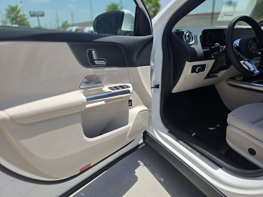 New 2026 Polar White Mercedes-Benz GLA 250 image 11