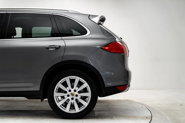 Used 2014  Porsche Diesel Platinum Edition image 47